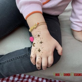 baby tikki mehndi design