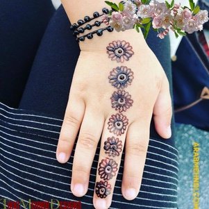 baby tikki mehndi design