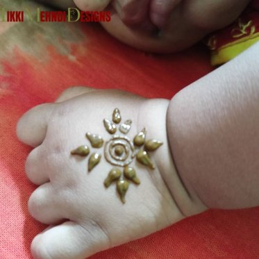 baby tikki mehndi design