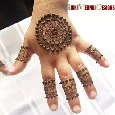 baby tikki mehndi design