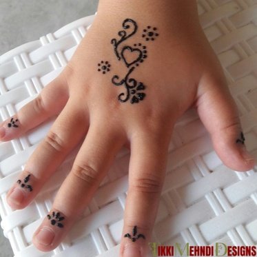 baby tikki mehndi design