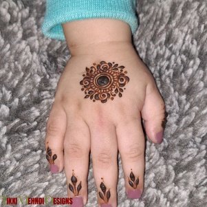 baby tikki mehndi design
