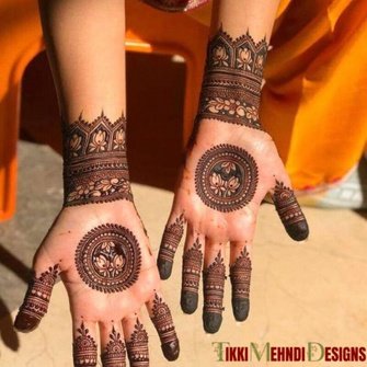 front hand simple mehndi design