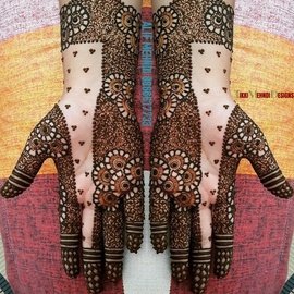 front hand simple mehndi design