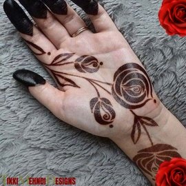 front hand simple mehndi design