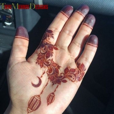 front hand simple mehndi design