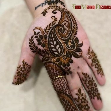 front hand simple mehndi design