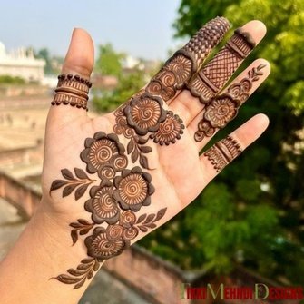 front hand simple mehndi design