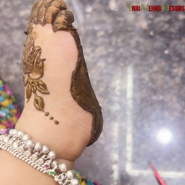 cute mehndi design for kids
