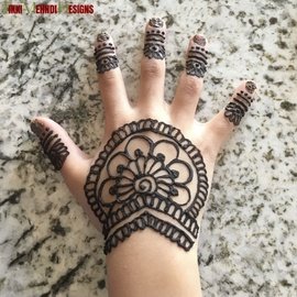 cute mehndi design for kids