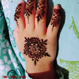 cute mehndi design for kids