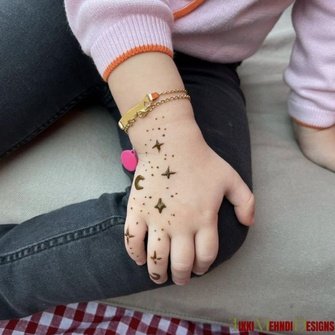 cute mehndi design for kids